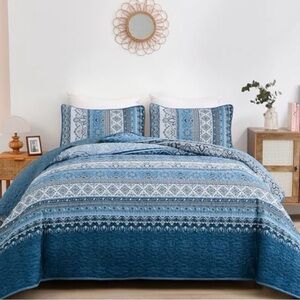 Blue Patterned Quilt Set